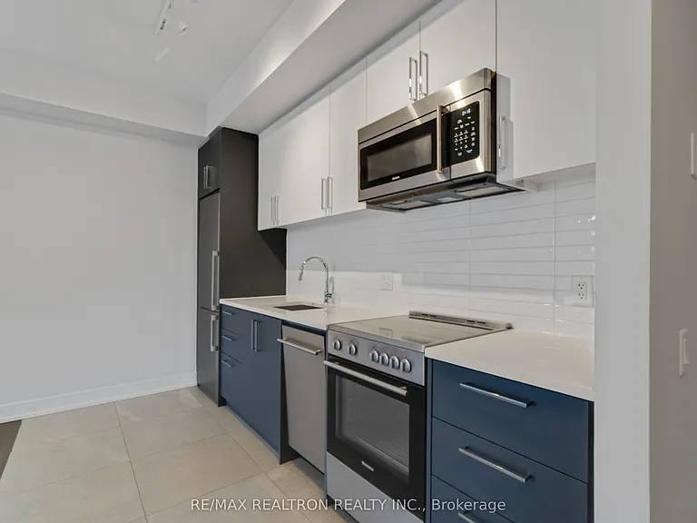 2525 Bathurst St #310 — Photo 11