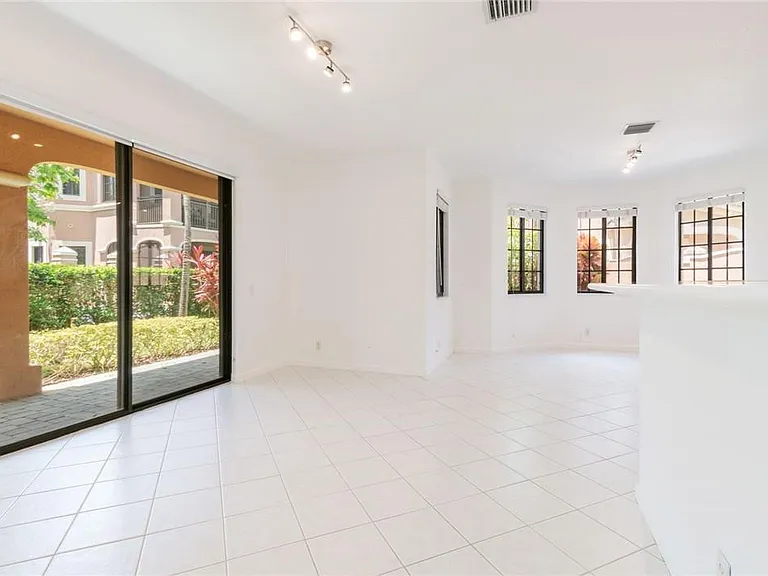2692 Center Court Dr #2-32 — Photo 5