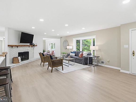 3rd image of 6702 Whitegate Rd
