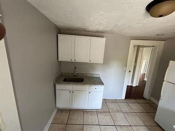 5th image of 208 W Ormsby Ave APT 5