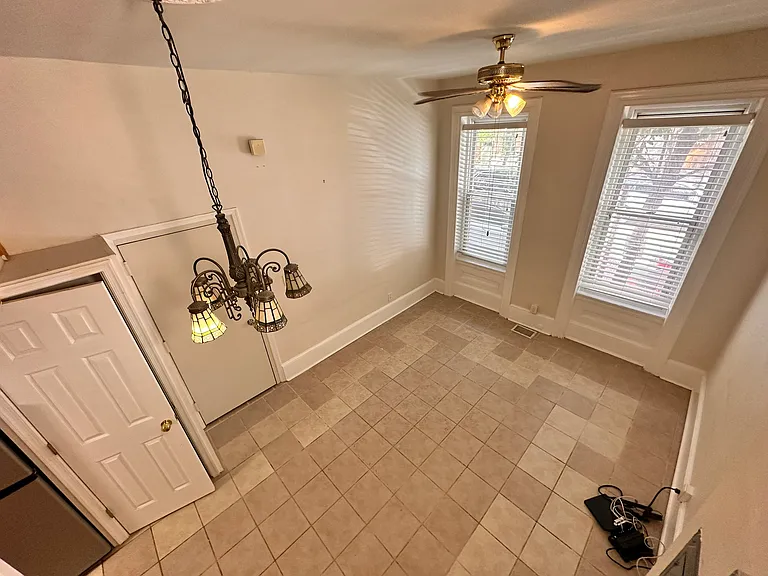 1920 Bainbridge St #1F — Photo 5
