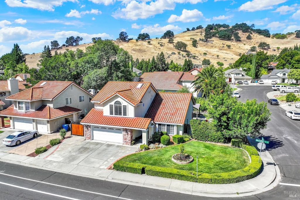 212 Wrentham Drive, Vacaville, CA - View 2