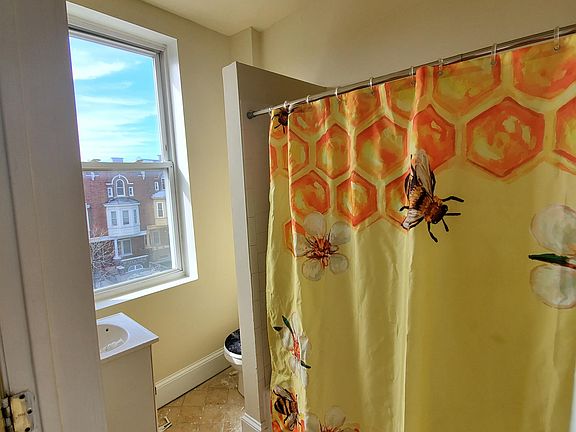2nd image of 2227 Linden Ave APT C