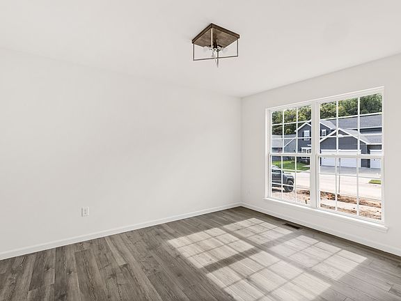 3rd image of 134 Prairie Wind Dr