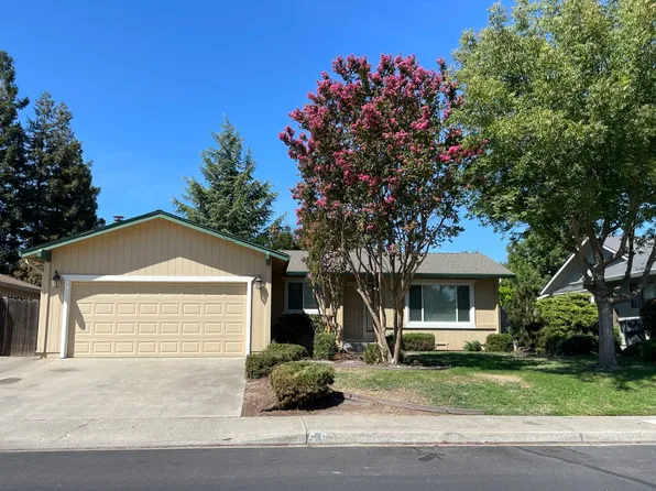 56 Willowood Dr, Oakdale, CA 95361