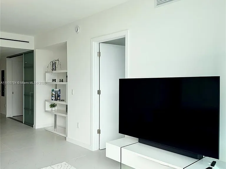 9901 E Bay Harbor Dr #505 — Photo 10