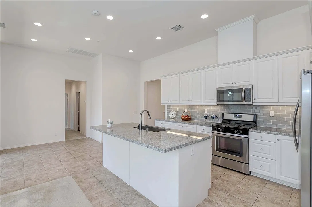 3 bed, 1532 sqft, $4,200 — Photo 3