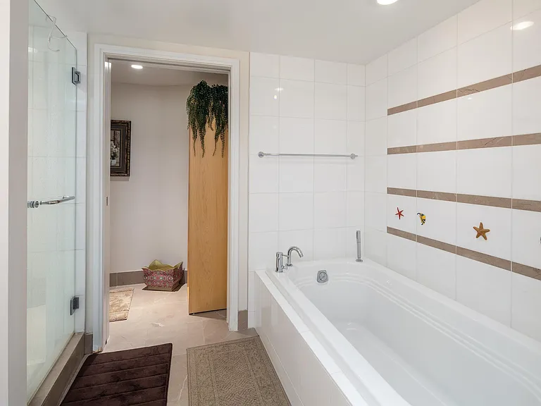 1177 Queen St #4106-1 — Photo 12