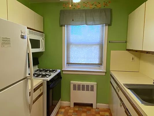 2nd image of 226-23 Kingsbury Ave #2