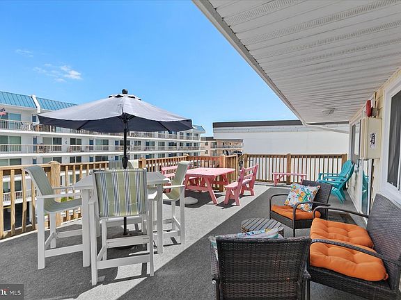 4th image of 17 143rd St Unit 302