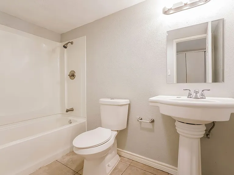 918 Clark Trl — Photo 13