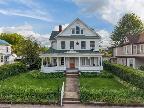 15 Meade St, Buckhannon, WV 26201