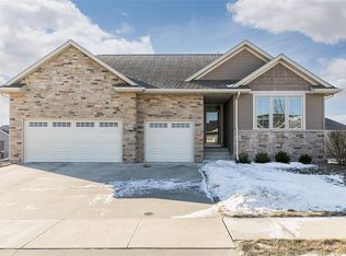 1615 Hunters Green Way, Marion, IA 52302