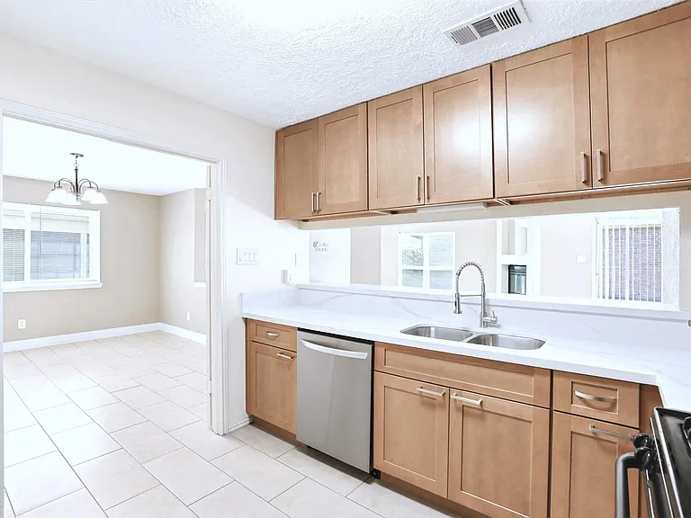 7502 Addicks Clodine Rd — Photo 17
