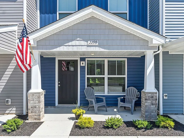 2299 Raleigh Ct #B — Photo 2