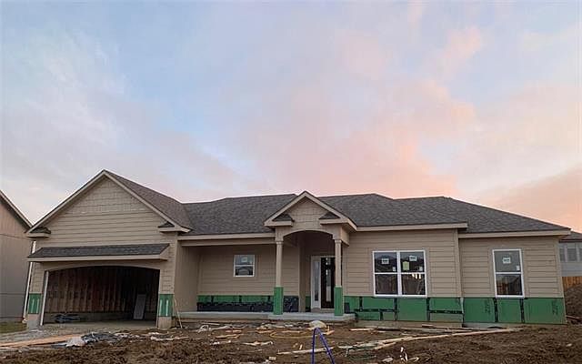 1st image of 1313 NW Hickorywood Ct