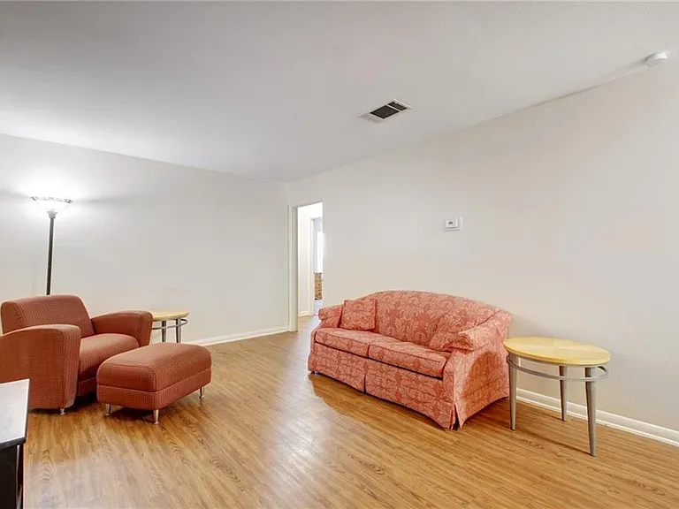 607 Bellevue Pl #B — Photo 4