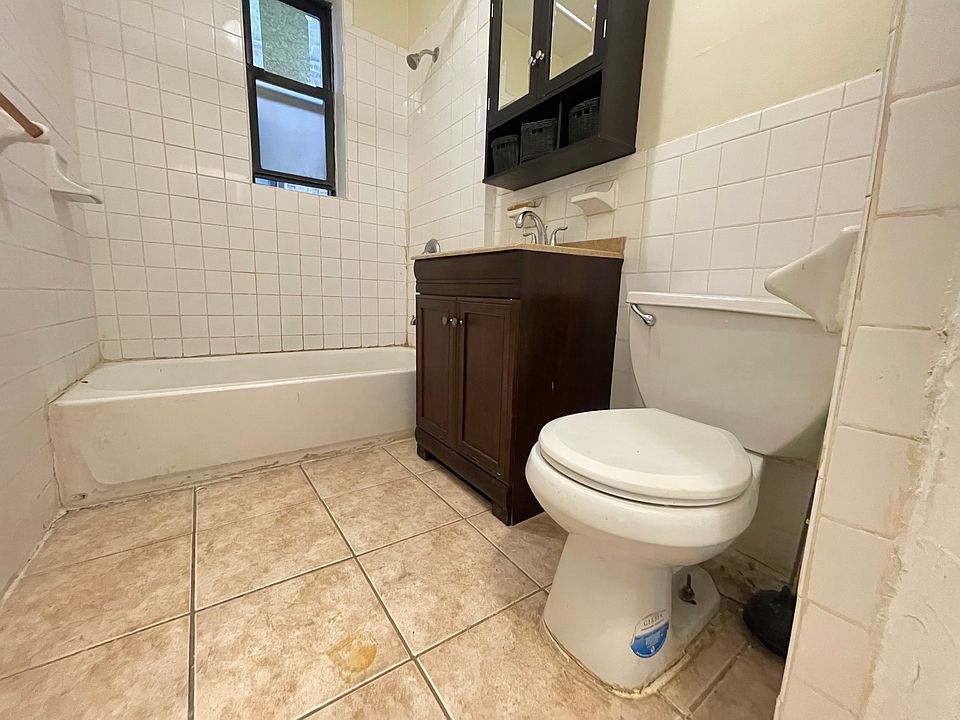 2nd image of 930 Avenue C #13E