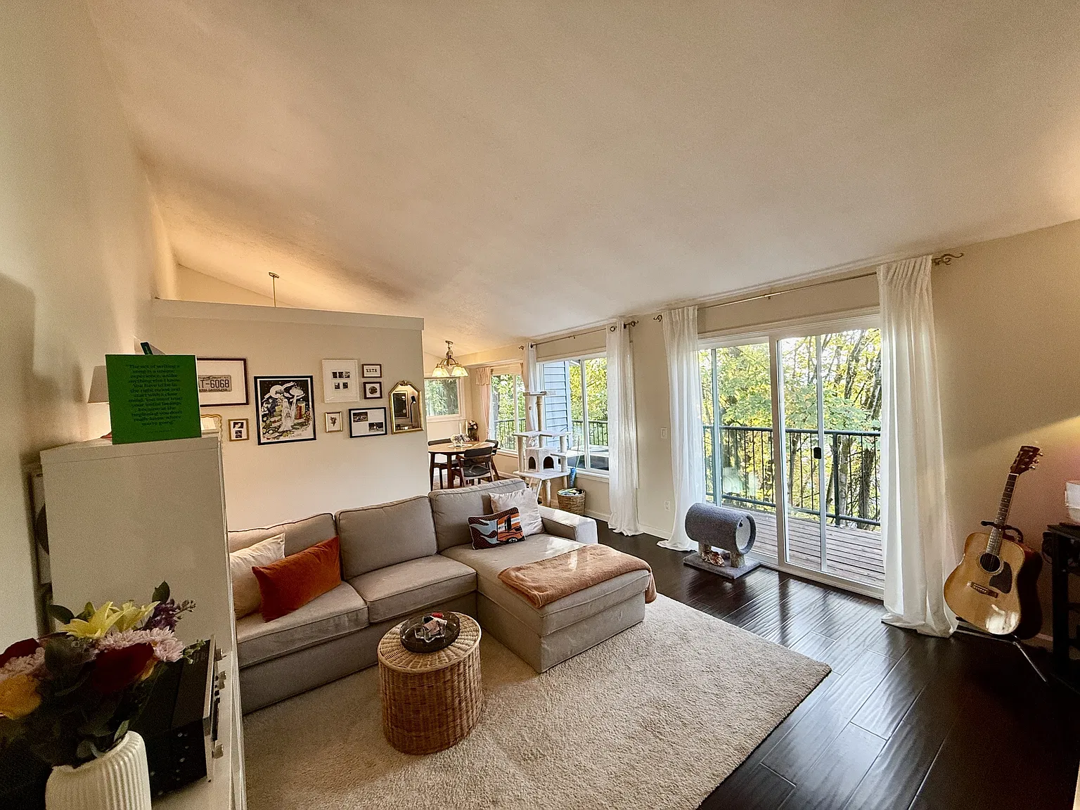 28 SW Hamilton Ct — Photo 2