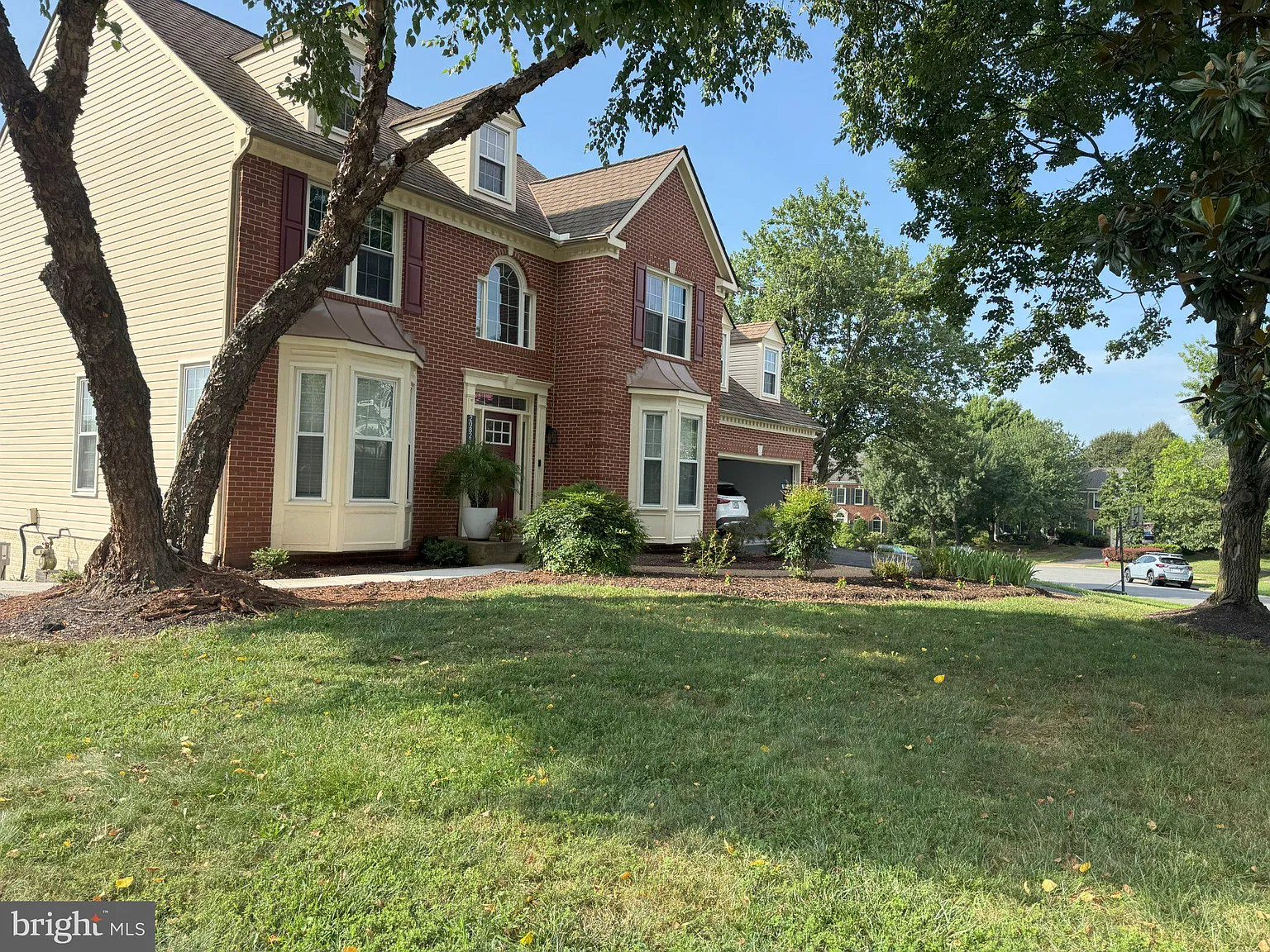 2 bed, 1.0 bath, 1375 sqft, $2,000 — Photo 2