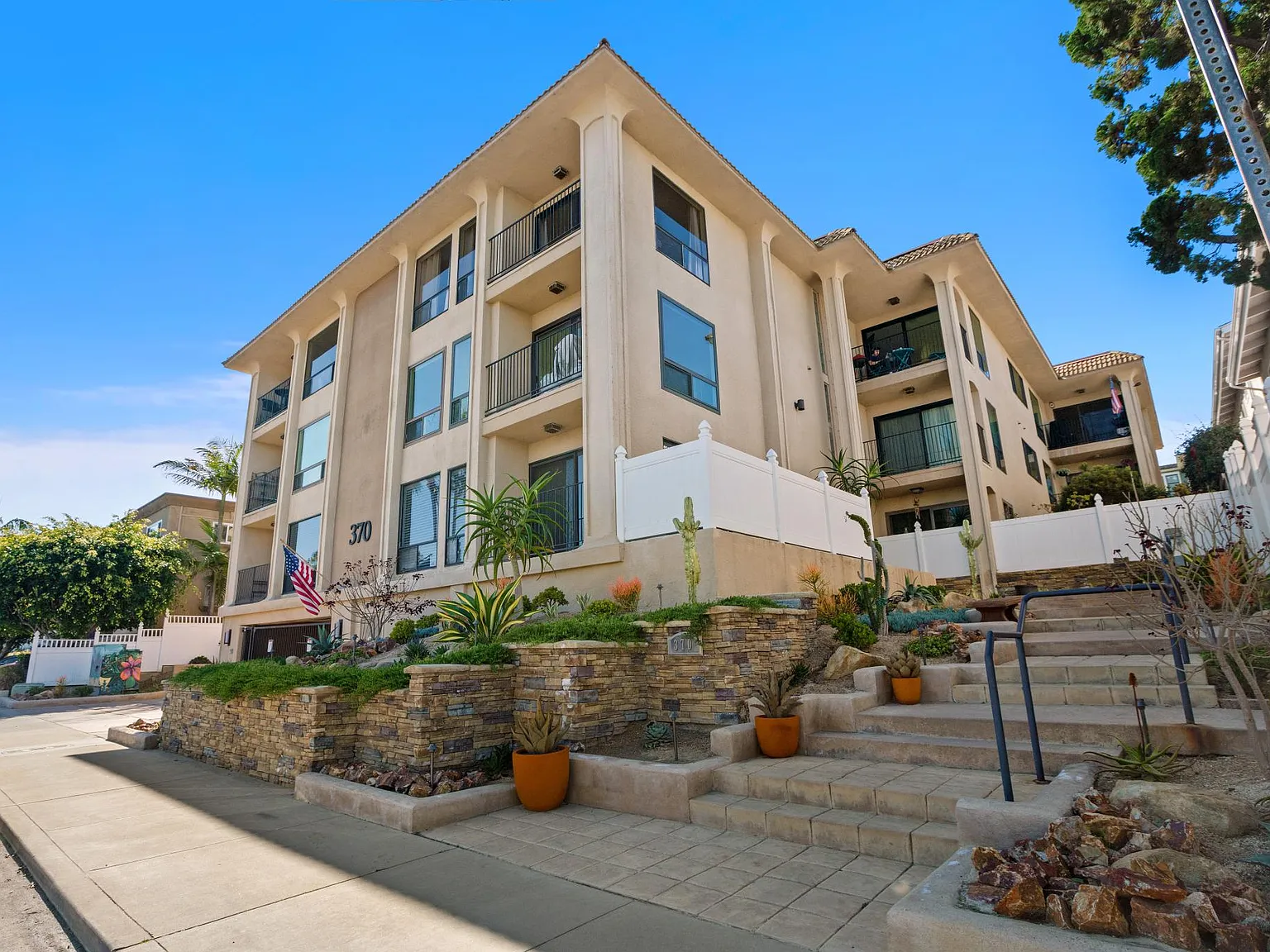2 bed, 1300 sqft, $4,995 — Photo 4