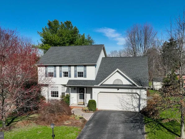 2021 Aslan Dr, York, PA 17404