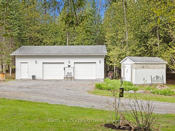 3rd image of 4841 Torbolton Ridge Rd