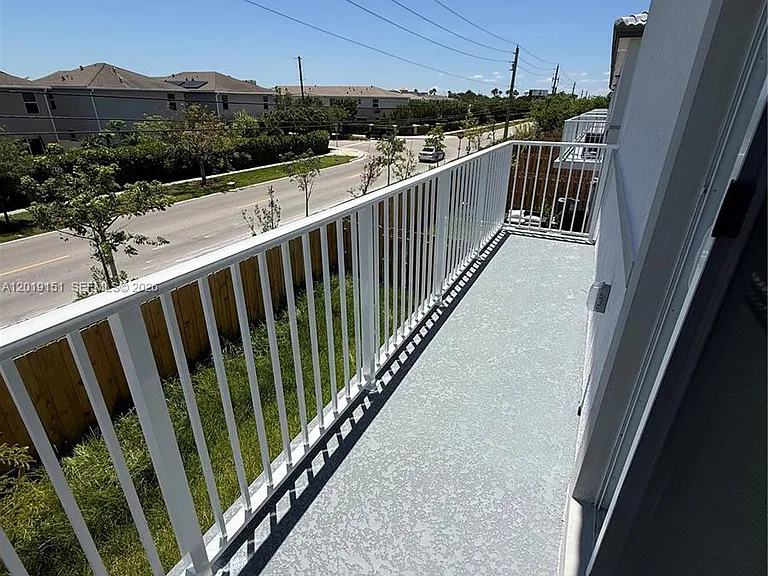 630 SE 15th St #630 — Photo 18