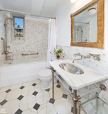 4th image of 242 E 19th St APT 10G