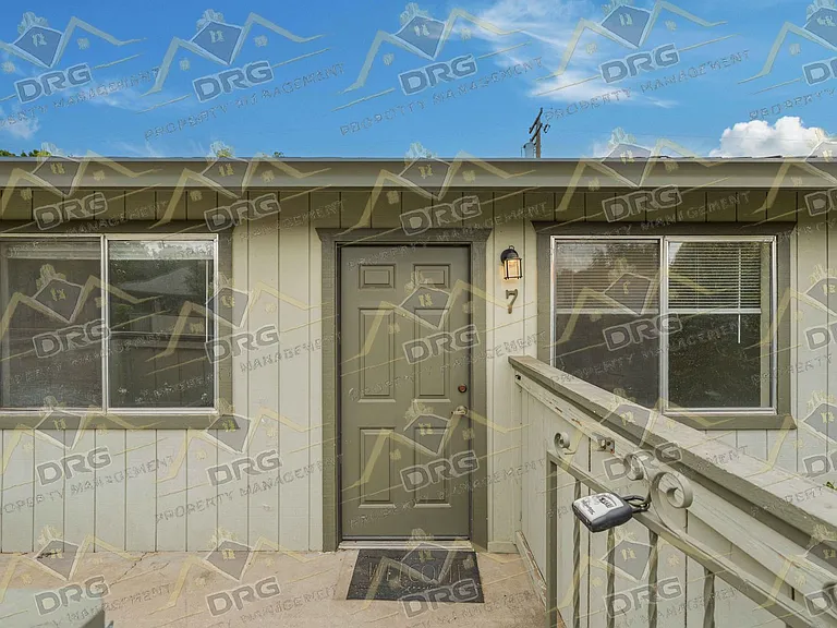 1229 W Roseburg Ave — Photo 3