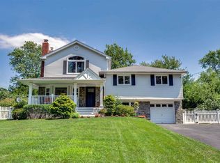20 Auburn Dr, Greenlawn, NY 11740