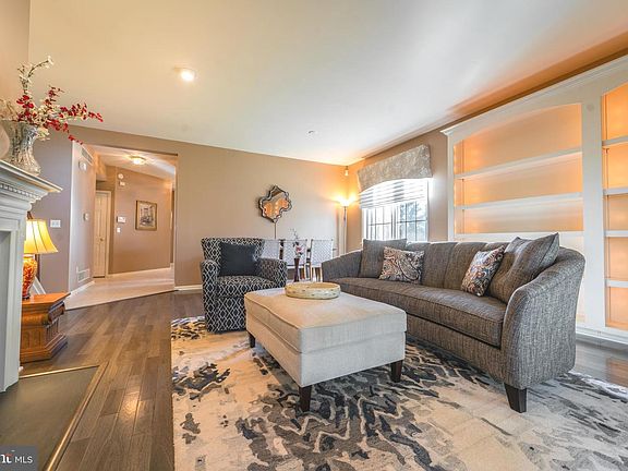 5th image of 1091 Pebble Ct