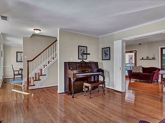 5th image of 2702 Willow Dr