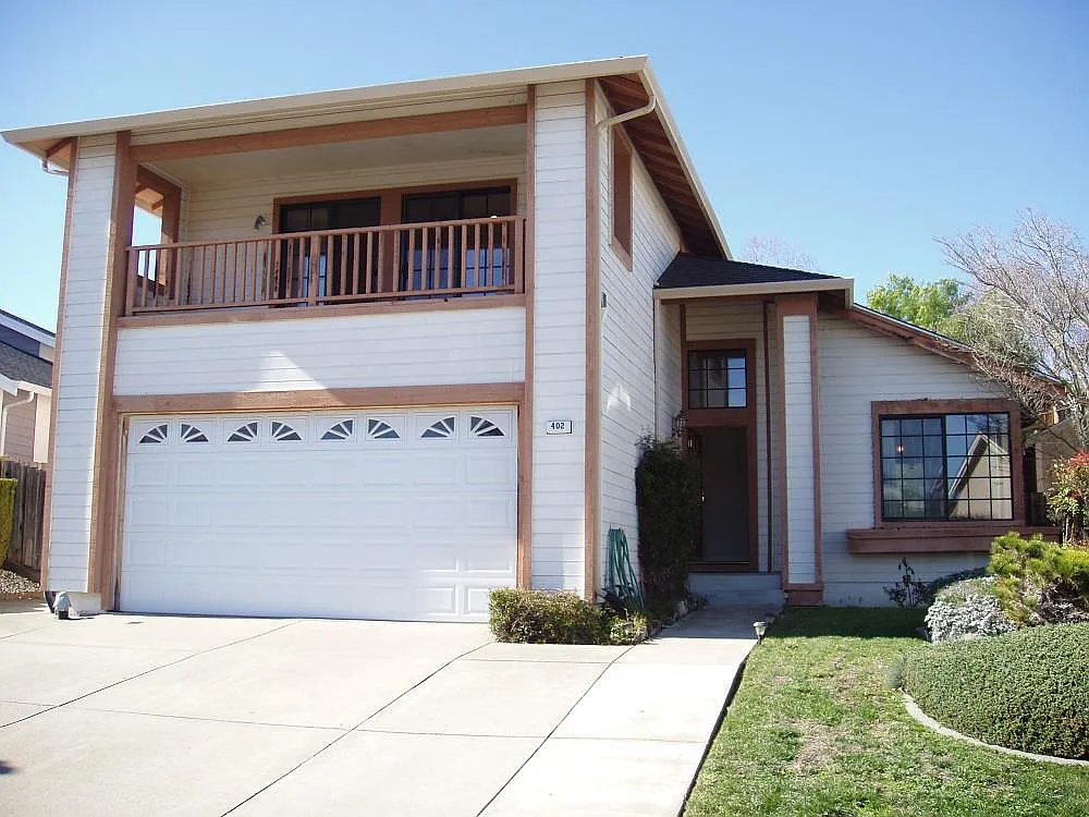 402 Turquoise Dr photo 1