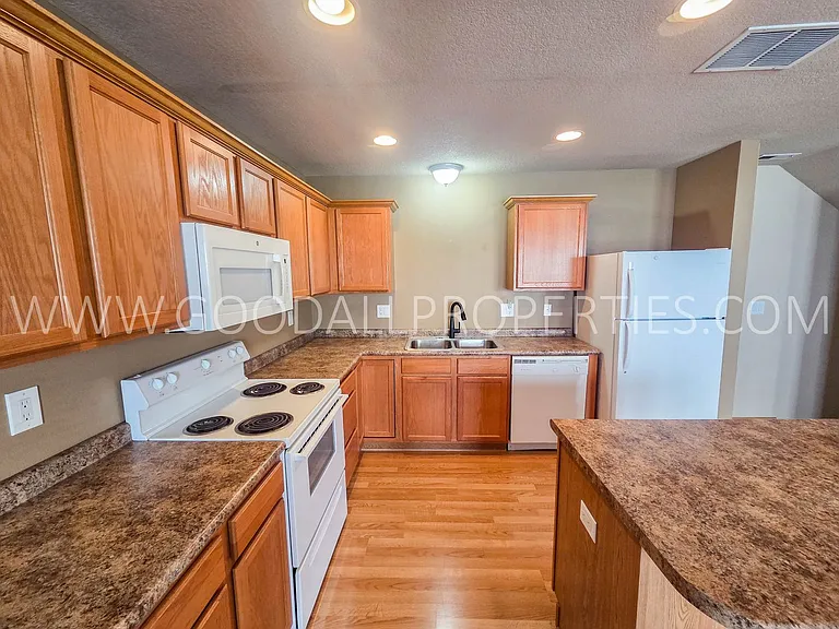 1116 Redstone Ln — Photo 6