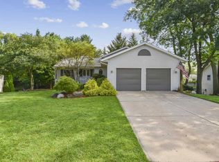 7330 Jewelbrooke Dr SE, Grand Rapids, MI 49548