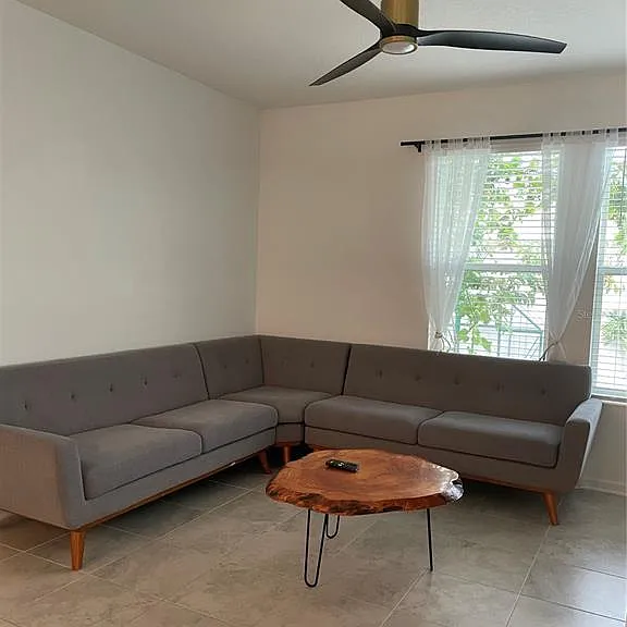 1447 Roxy Ln — Photo 10