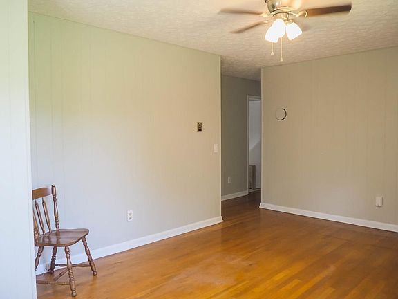 3rd image of 36 Cement Dr