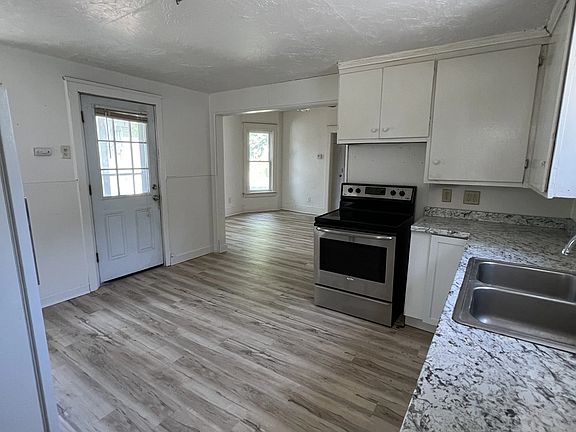 5th image of 407 Nicolet Blvd