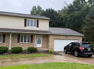 3961 Lake Vista Rd, Akron, OH 44319