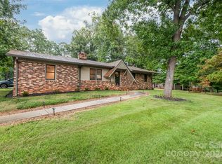 1106 Robinhood Ln, Kannapolis, NC 28081