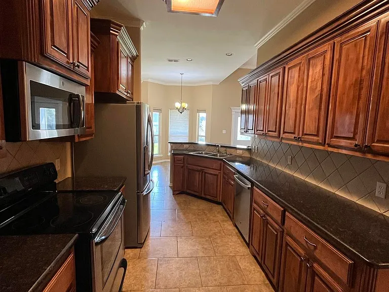 6733 Wall St — Photo 15