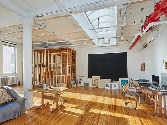 3rd image of 32 W 20th St APT 11