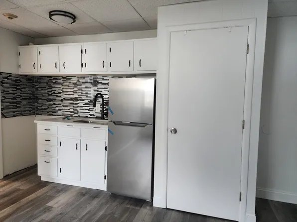 17 Maple Ave APT C, West Warwick, RI 02893