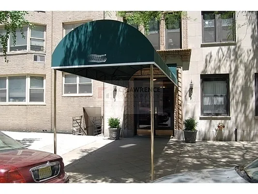 Sold by Aclawrence | media 2
