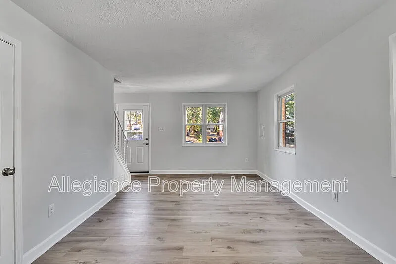 2 bed, 1.0 bath, 896 sqft, $2,500 — Photo 4