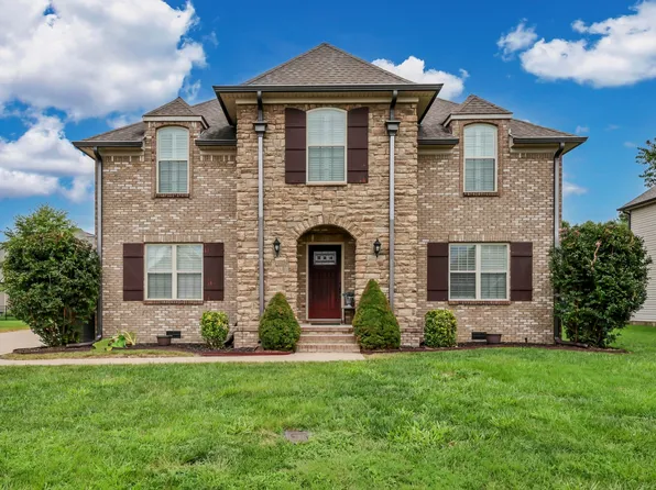 1085 Willow Cir, Clarksville, TN 37043