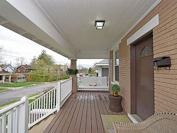 3rd image of 3128 Schubert Ave
