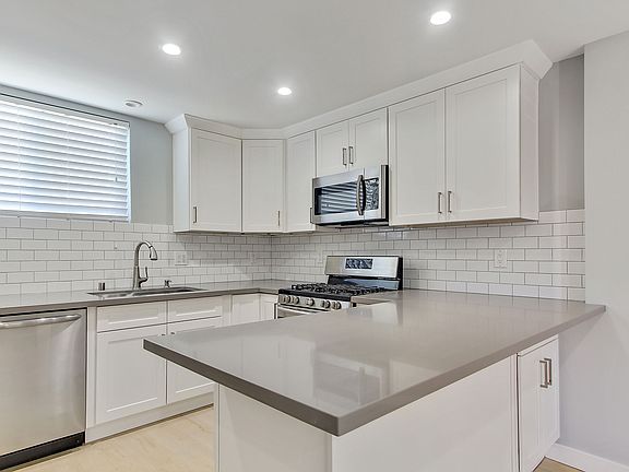4th image of 639 1/2 Robinson St