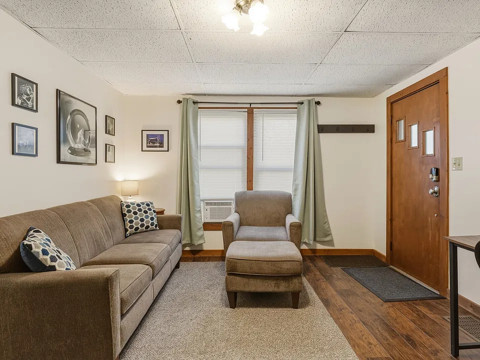 137 Bridge St #102